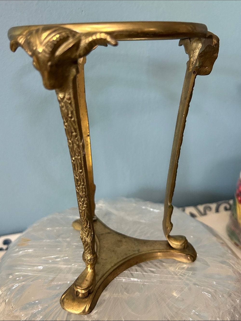 Brass Ram’s Head Claw Feet Display Stand (STAND ONLY) 6.75” tall x 4.25”